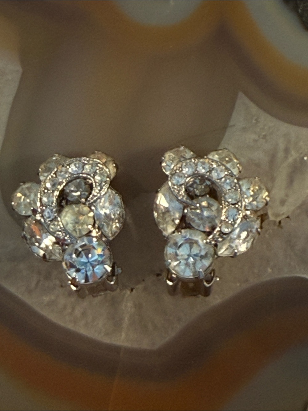Vintage Weiss Cluster swirl Clip-On Earrings - Clear Rhinestone Sparkle Guc 1”